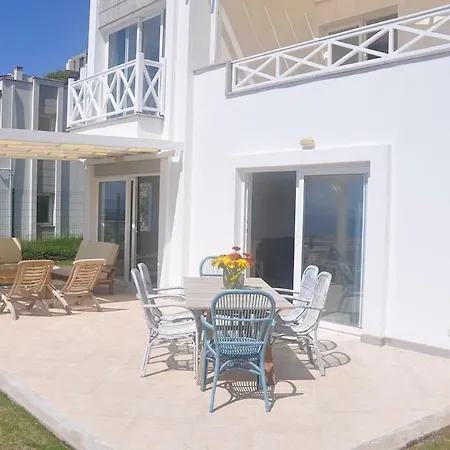 Villa Sleeps 6 Pool Air Con Wifi