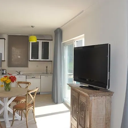 Villa Sleeps 6 Pool Air Con Wifi