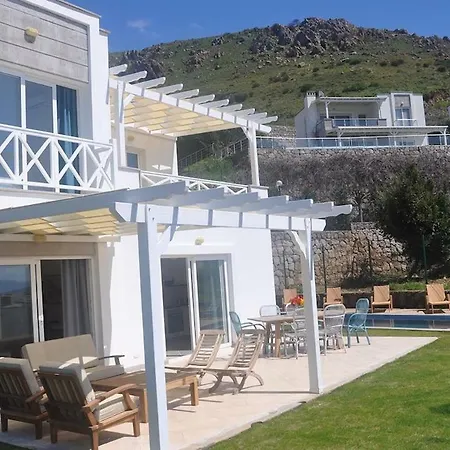 Sleeps 6 Pool Air Con Wifi Villa